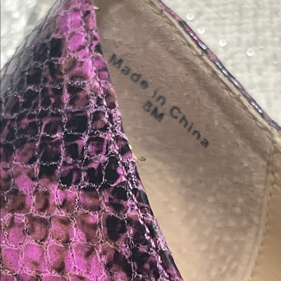 DVF Heart-Embellished Fushia Python Flats - Picture 16 of 16